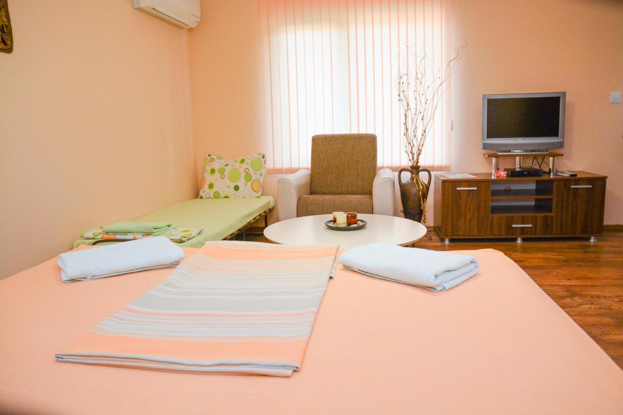 Guest House Raiski Kаt Mezek エクステリア 写真